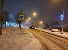 Снегоуборочная техника вышла на улицы поселка