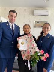 Коллектив прокуратуры Динского района поздравил ветеранов и пенсионеров органов прокуратуры с Днем работника прокуратуры Российской Федерации